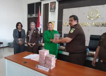 Kejaksaan Negeri Kota Batu Laksanakan Pengembalian Barang Bukti Perkara Tindak Pidana Korupsi Bank Jatim Senilai Rp. 950.000.000,-