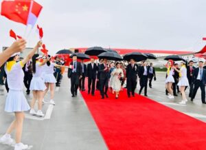 Presiden Jokowi dan Ibu Iriana TIBA di Chengdu.