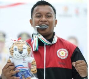 Siswa SMAN 3 Sidoarjo “Achmad Haikal ” Berhasil Raih Medali Perak, di Cabang Karate Tradisional