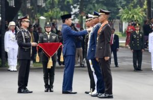 Presiden Jokowi Lantik 833 Perwira Remaja TNI dan Polri