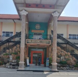 Untuk Persiapan Masuk Sekolah, SMA N 1 Cerme Diduga Jual Seragam Di Banderol Rp 2 Juta, Wali Murid Mengeluh.