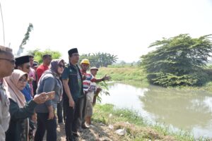 Hidupkan Lahan Pertanian, Bupati Muhdlor Segera Bangun Jembatan dan Talang Irigasi di Semambung Wonoayu