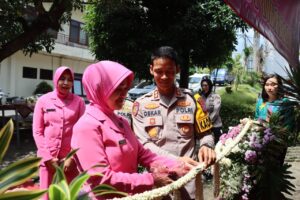 Resmikan Barbershop di area Mapolres, Kapolres ajak anggota agar lebih perhatikan sikap tampang dalam melayani masyarakat