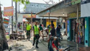 Pastikan Kondusif, Anggota Koramil Jajaran Kodim 0808/Blitar Tingkatkan Pengamanan Di Wilayah Masing-Masing