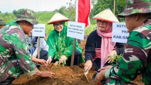 Peduli Alam, P2L Mendukung Program TMMD ke 119 di Desa Sembung Kabulaten Gersik.