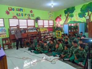 Dengan Menemui Pelajar, Kanit Binmas Polsek Taman Menanamkan Edukasi Bahaya Bullying