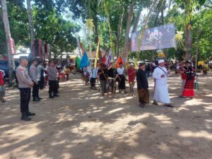 Saat Jelang Hari Raya Nyepi, Polres Malang Pengamanan Upacara Jalani dhipuja di Pantai Balekambang