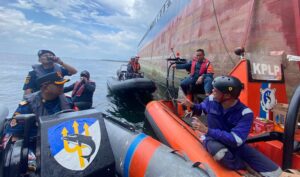 KEBERHASILAN PASUKAN SEA AND COAST GUARD KEMENHUB (KPLP) BERHASIL MENGATASI INSIDEN KEBAKARAN KAPAL MV LAYAR ANGGUN 8 DI PERAIRAN TANJUNG BERAKIT