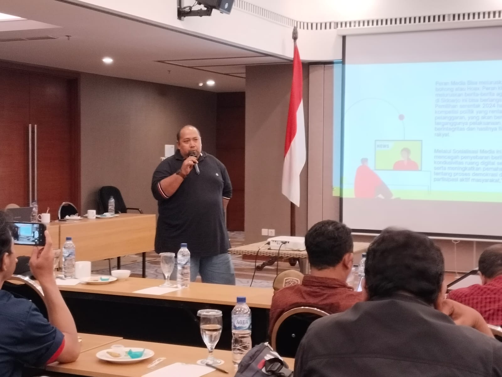 Ketua IJTI korda Sidoarjo Pramono Putra memaparkan peran media dalam mensukseskan gelaran Pilkada Serentak Tahun 2024