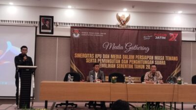 Ketua KPU Sidoarjo Fauzan Adhim memaparkan peran media dalam pilkada Sidoarjo 