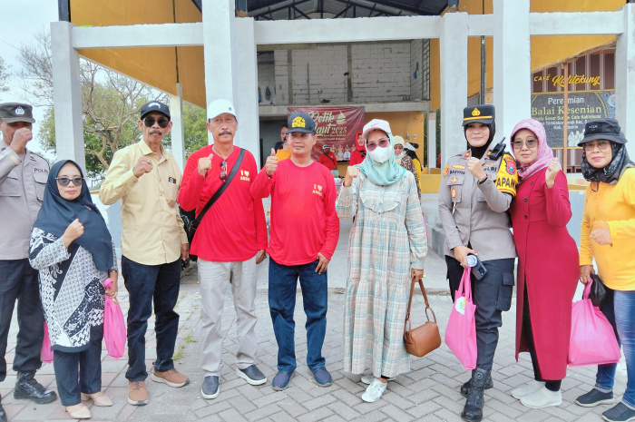 Desa Tambak Cemandi Ruwatan gelar Larung Sesaji dan Wayang Kulit dihadiri Forkopimca Sedati