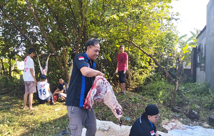 AWOS dan AOS Potong Hewan Qurban Rayakan Idul Adha 2025