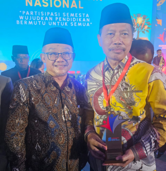Kementrian Pendidikan Dasar dan Menengah Republik Indonesia menobatkan Sidoarjo sebagai pemerintah daerah dengan Pencapaian Standar Pelayanan Minimal (SPM) Pendidikan terbaik