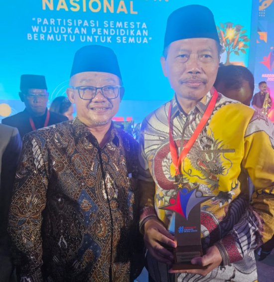 Kementrian Pendidikan Dasar dan Menengah Republik Indonesia menobatkan Sidoarjo sebagai pemerintah daerah dengan Pencapaian Standar Pelayanan Minimal (SPM) Pendidikan terbaik