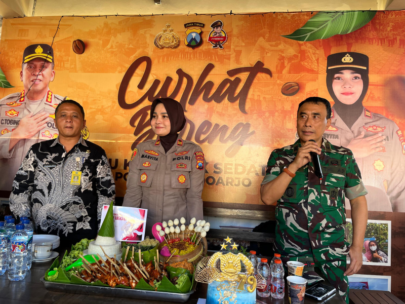 Kapolsek Sedati sambut kedatangan Danramil 0816/18 Sedati dengan penuh keakraban.