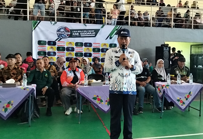 Liga Bola Voli Tingkat SD/MI Kabupaten Sidoarjo Tahun 2025, dibuka Dr. Tirto Adi sebagai bentuk Komitmen Dinas Pendidikan dan Kebudayaan Kabupaten Sidoarjo dalam membina atlit olahraga sejak dini.