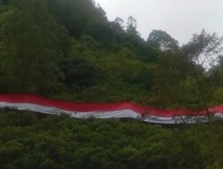Viral, di Puncak Gunung Bokong, Ratusan Pendaki Kibarkan Merah Putih & Teladani Cinta Lingkungan