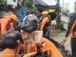 Tim SAR Evakuasi Korban Banjir di Denpasar yang Terendam