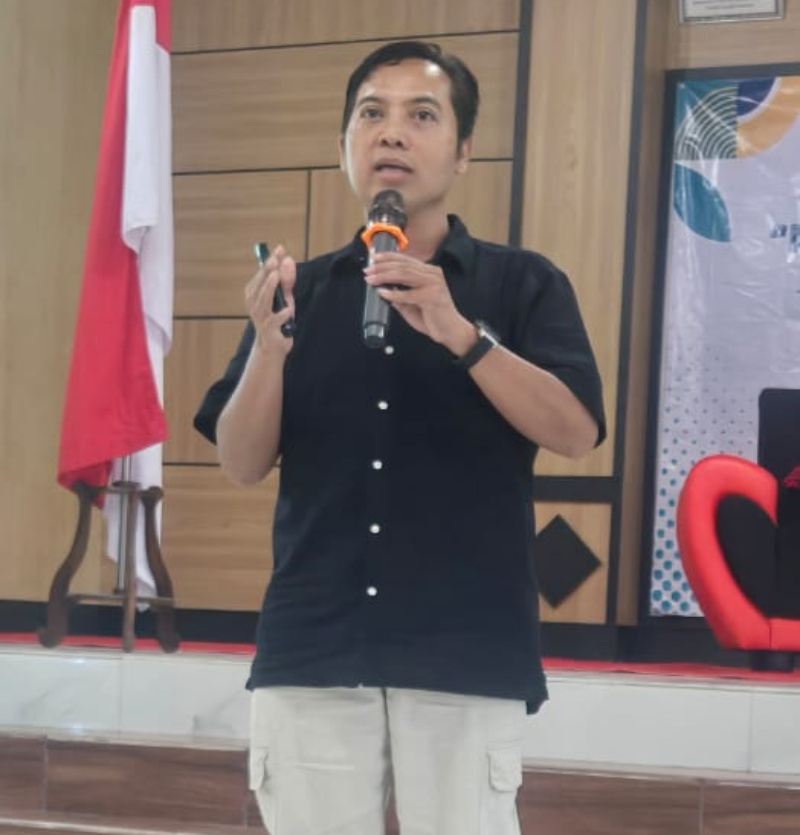 IBI Kediri libatkan dr. Andre dalam upaya meningkatkan kesadaran dan kepatuhan para bidan terhadap pengelolaan limbah medis yang aman.