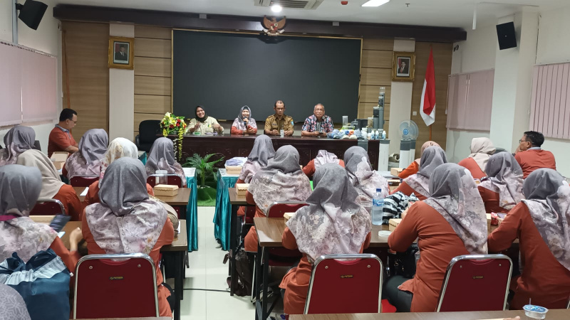 DR Koen Irianto Uripan Dr. Koen Irianto Uripan latih sanitarian Ponorogo sebagai bukti nyata concern terhadap pelaksanaan STBM 5 Pilar di Jawa Timur.