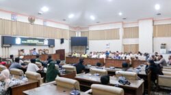 Hearing Tambang Emas Berujung Kecewa, Warga dan DPRD Geram Perusahaan Tak Bawa Kesiapan.