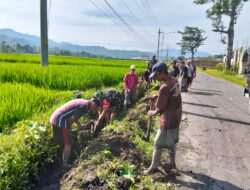 Jaga Kebersihan Lingkungan, Koramil Kasembon dan Warga Perkuat Silaturahmi