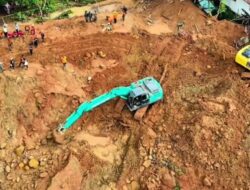 Permintaan Hati Seorang Ibu: Kepala BNPB Janjikan Pencarian Putranya yang Masih Hilang di Reruntuhan Longsor Cilacap