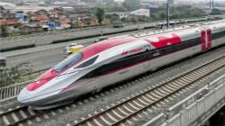 Rocky Gerung Tegas Bilang Whoosh Bukan Jawaban untuk Kebutuhan Publik