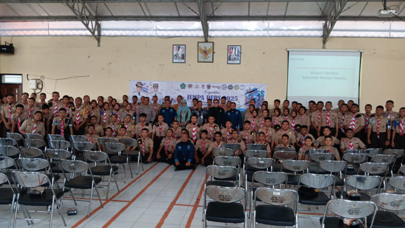 Aliansi Wartawan Online Sidoarjo (AWOS) bersama Diskominfo Sidoarjo menggelar seminar Anti Hoaks di SMK Penerbangan Sedati