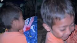 Dinginnya Banjir Tak Bekukan Kasihnya: Bocah Korban Banjir Aceh Pilih Utamakan Selimut untuk Ibunda