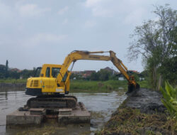 PU BMSDA dan DLHK Kerahkan Alat Berat Normalisasi Sungai