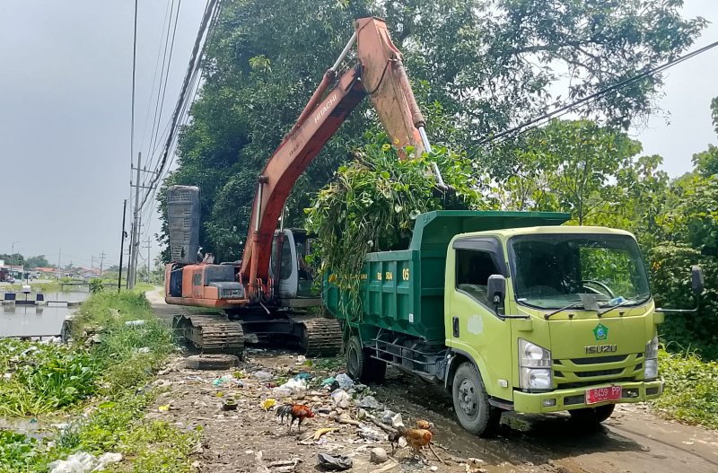 PU BMSDA PU BMSDA dan DLHK kerahkan sejumlah alat berat untuk percepatan normalisasi sungai di berbagai wilayah Kabupaten Sidoarjo.