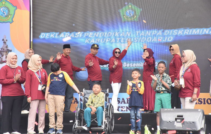 Wakil Bupati Sidoarjo Hj. Mimik Idayana. Isinya berkomitmen untuk mewujudkan pendidikan yang adil dan inklusif serta ramah bagi semua.