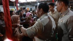 Suasana Malam Tahun Baru Remaja hingga Orang Tua Tapsel di Pengungsian Bareng Prabowo: Senang Sekali!