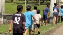 Jelang Pergantian Tahun di Lokasi Bencana, Warga Tapanuli Selatan Berlarian Ceria Sambut Prabowo